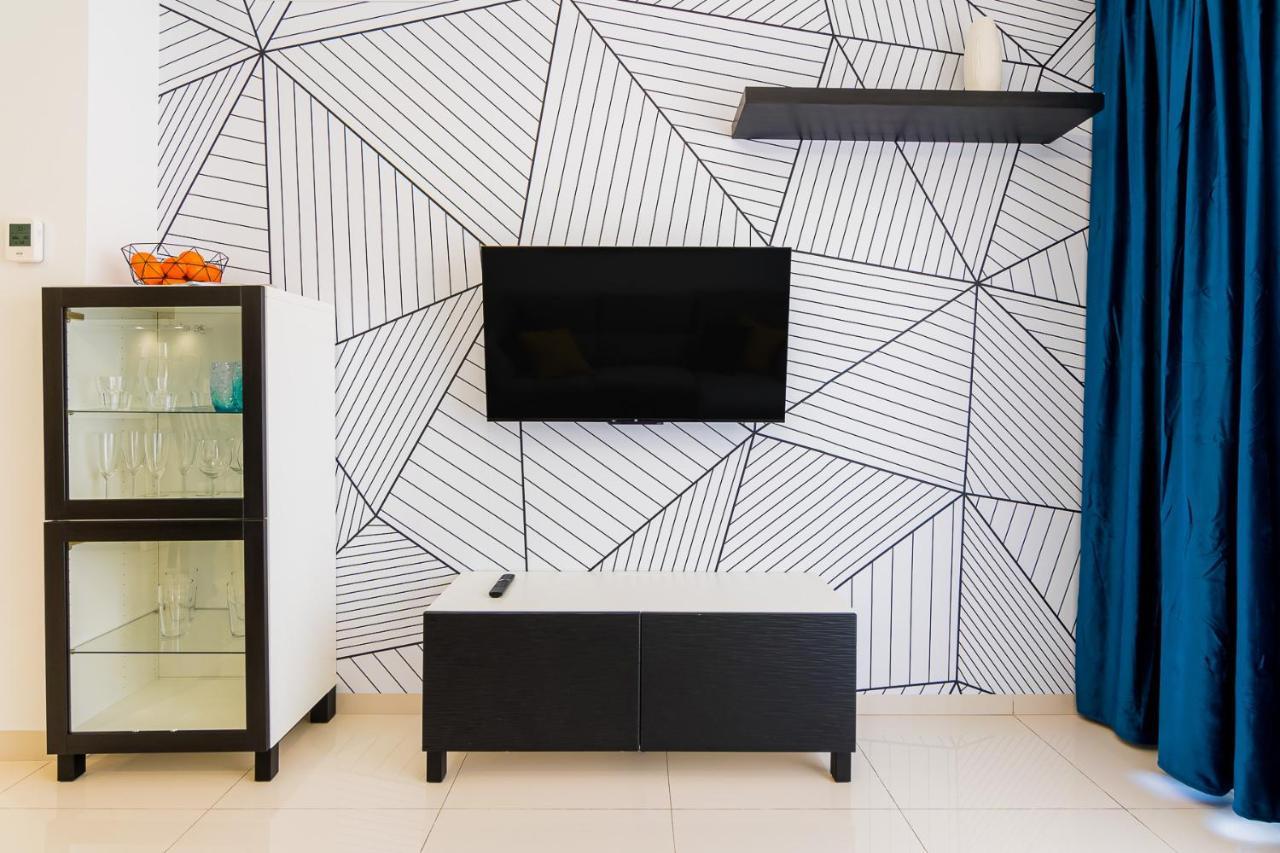 New Comfortable With 2 Bedrooms Near The *